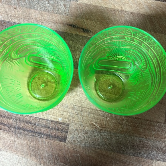 Tiki Shot Glasses Hawaiian Style Tiki Cup Plastic Stackable Shot Glasses Party - Picture 4 of 6